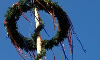 Maibaum aufstellen in Hochfilzen